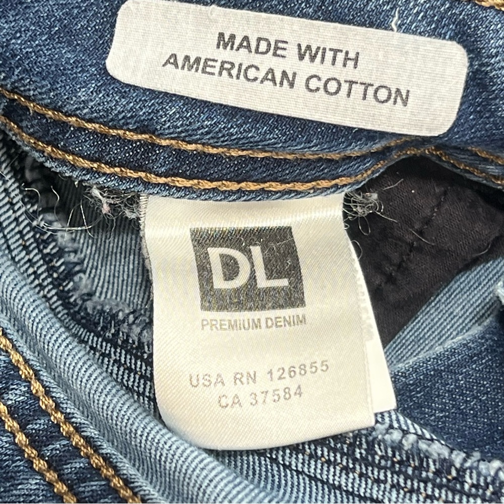 DL1961 Coco Curvy Straight Jeans in Solo Wash - Picture 6 of 9
